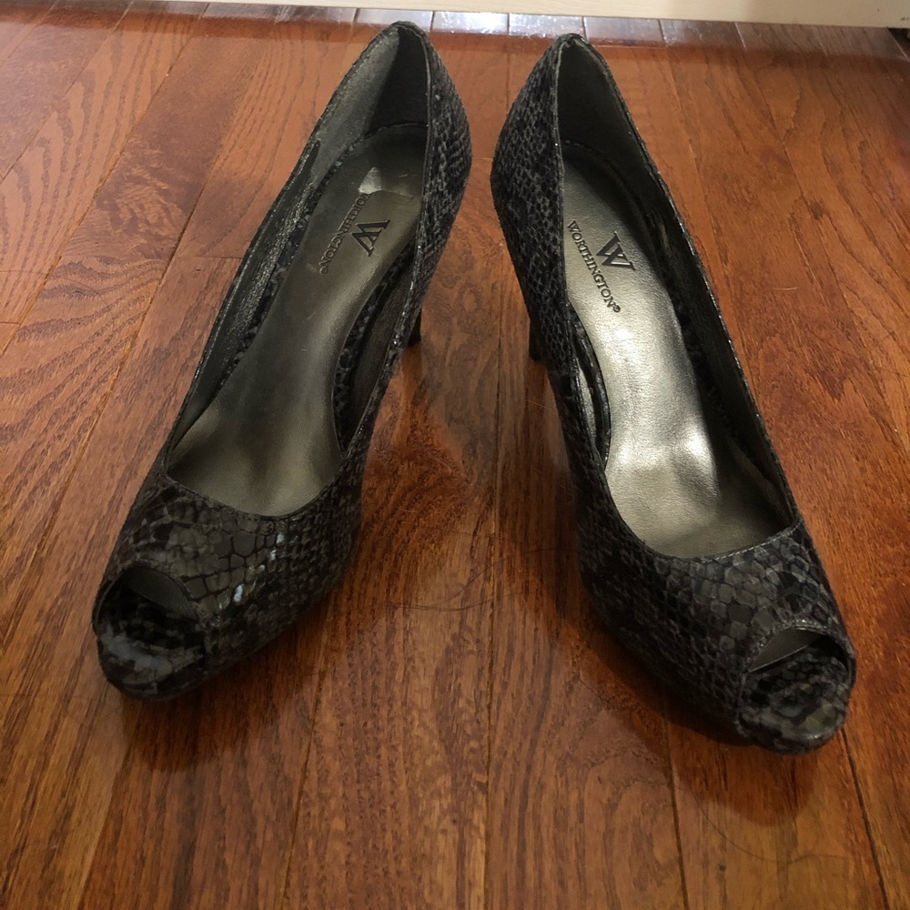 Worthington black snakeskin peep toe heels